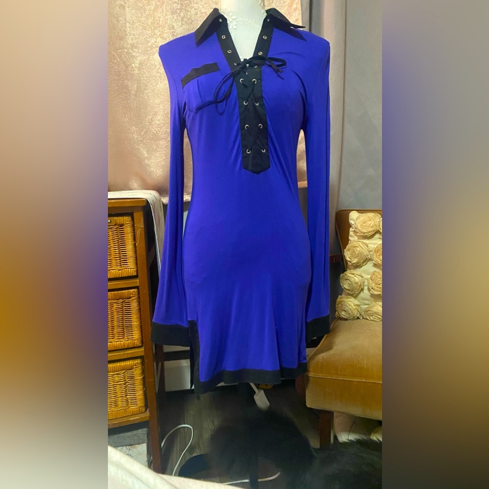 by Marciano
Dress; with beautiful color & black outlines